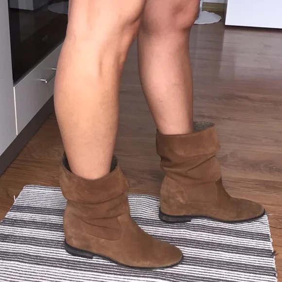 Hidden wedge bootie - Picture 3 of 4